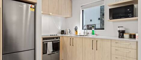 Refrigerador, microondas, horno, placa de cocina