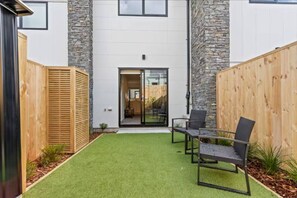 Terrace/patio - Auckland Peninsula Stunner (Auckland)