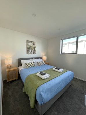 2 bedrooms, iron/ironing board, WiFi, bed sheets