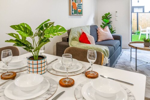Lovely and Bright 2 Bed 2 Bath Home