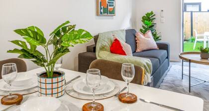 Lovely and Bright 2 Bed 2 Bath Home