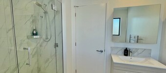 Lovely and Bright 2 Bed 2 Bath Home