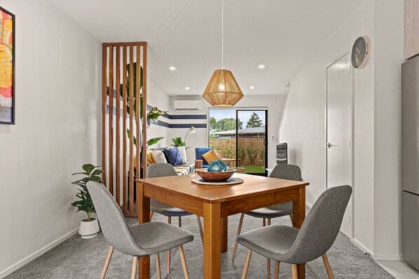 Dining - Warm and Bright 2 Bed Townhouse (Auckland)