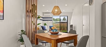 Warm and Bright 2 Bed Townhouse