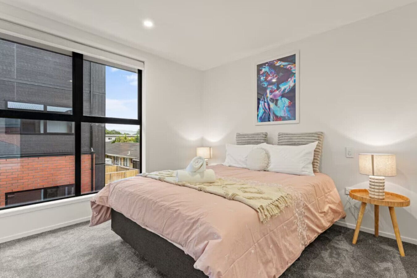 2 habitaciones, tabla de planchar con plancha, wifi y ropa de cama 