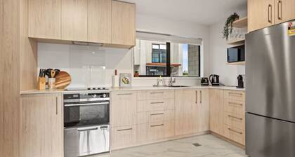 Well-styled Vibrant 2 Bed Home