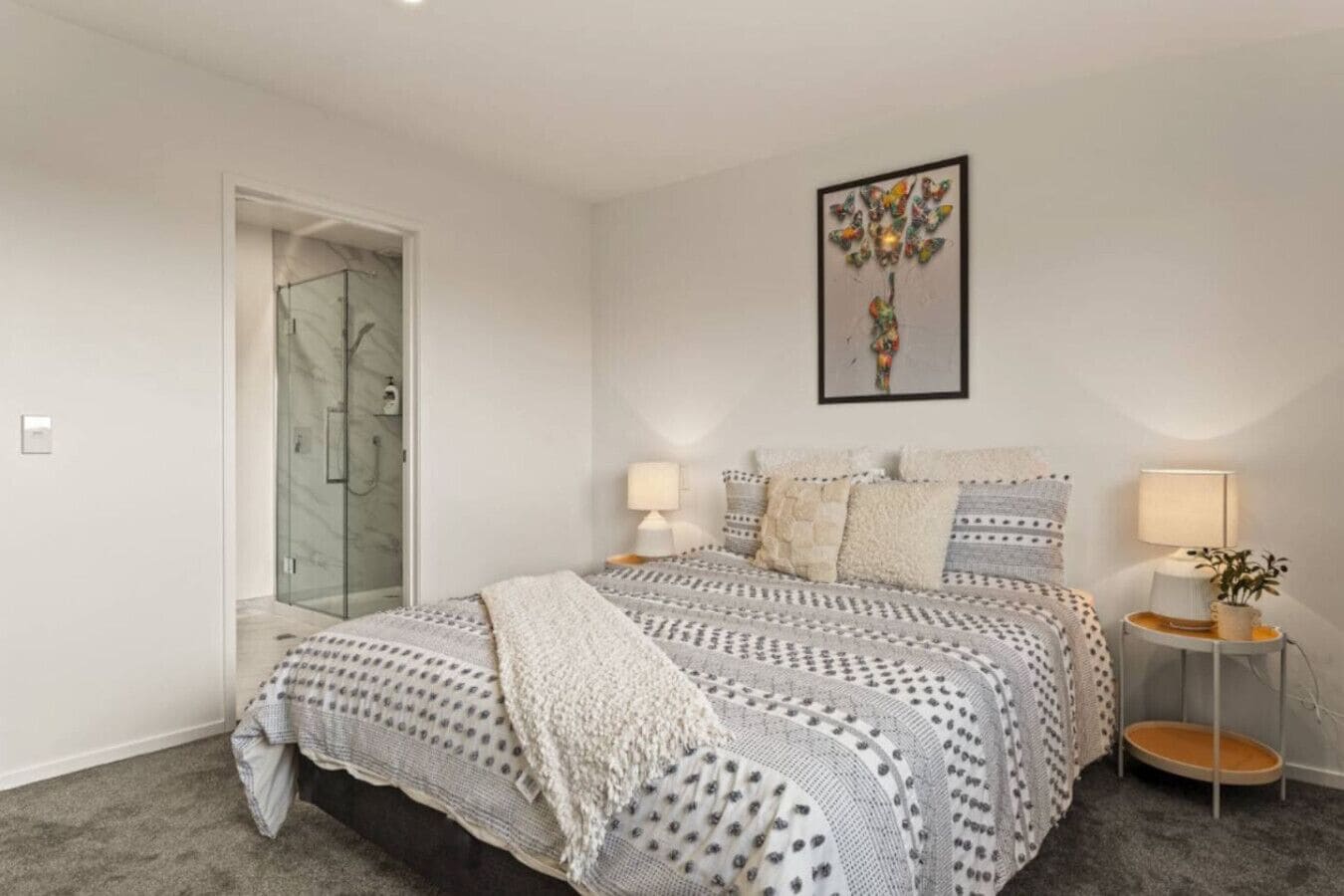 2 habitaciones, tabla de planchar con plancha, wifi y ropa de cama 