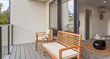 Well-styled Vibrant 2 Bed Home