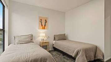2 bedrooms, iron/ironing board, WiFi, bed sheets