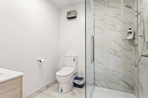 Hair dryer - Well-styled Vibrant 2 Bed Home (Auckland)