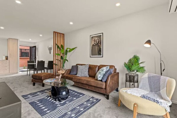 TV - Comfortable Family Home (Auckland)