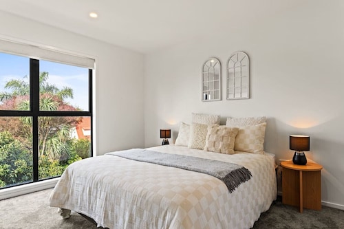 Charming 2 Bed Family Home