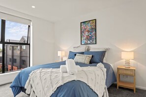 2 habitaciones, tabla de planchar con plancha, wifi y ropa de cama 