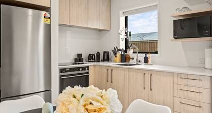 Gorgeous 2 Bed Henderson Stay