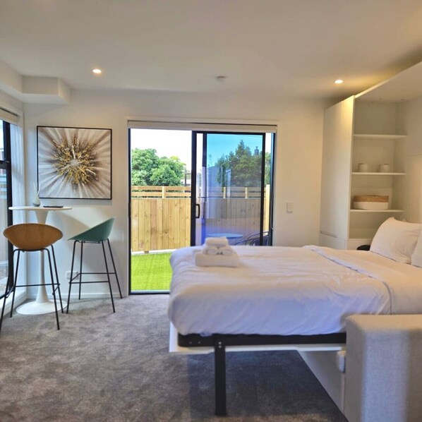 1 habitación, tabla de planchar con plancha, wifi y ropa de cama