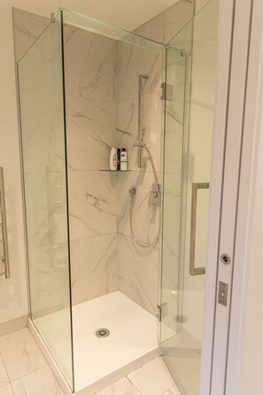 Bathroom - Serene Escape: Studio in Macky Street (Lower Hutt)