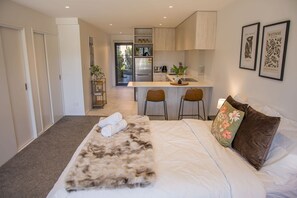 Bedroom - Serene Escape: Studio in Macky Street (Lower Hutt)