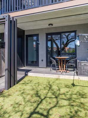 Patio - Serene Escape: Studio in Macky Street (Lower Hutt)