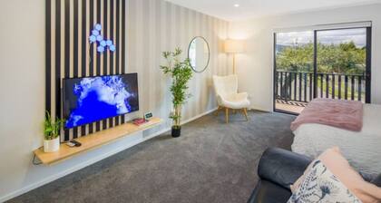 Bright Studio Apartment on Macky Street