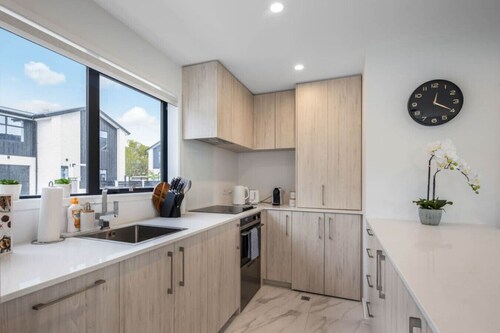 Sunny 2 BR Oasis in Trentham