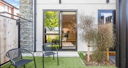 Hutt Hideaway on Milne