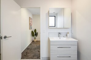 Bathroom - Hutt Hideaway on Milne (Lower Hutt)