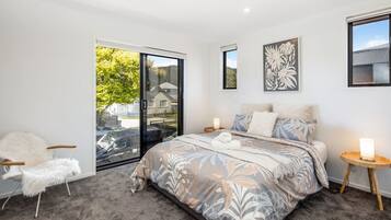 1 bedroom, desk, WiFi, bed sheets