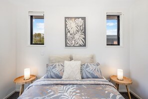 1 bedroom, desk, WiFi, bed sheets