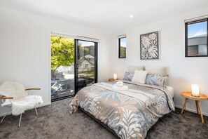 1 bedroom, desk, WiFi, bed sheets