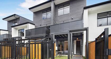 Rainey Lane Delight: 2BR Escape