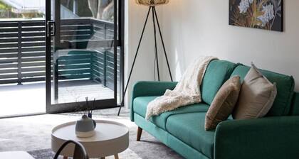 Rainey Lane Delight: 2BR Escape