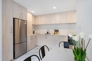 Fridge, microwave, oven, stovetop