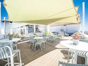 Apartment | Outdoor dining