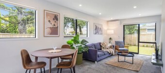 Bright and Comfortable 2BR Stay on Rainey Grove