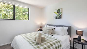 2 bedrooms, iron/ironing board, WiFi, bed sheets