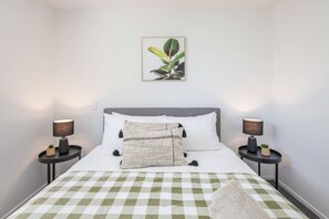 2 habitaciones, tabla de planchar con plancha, wifi y ropa de cama 