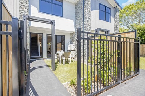 Ariki Artistry: Lower Hutt 2BR Sanctuary