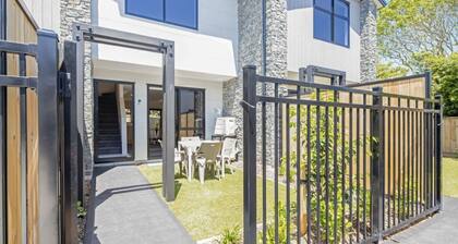 Ariki Artistry: Lower Hutt 2BR Sanctuary