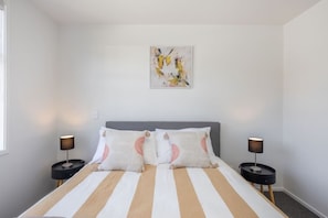 2 chambres, fer et planche à repasser, Wi-Fi, draps fournis