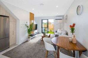 Interior - Hideaway in the Grove (Lower Hutt)