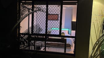 2 habitaciones, tabla de planchar con plancha, wifi y ropa de cama