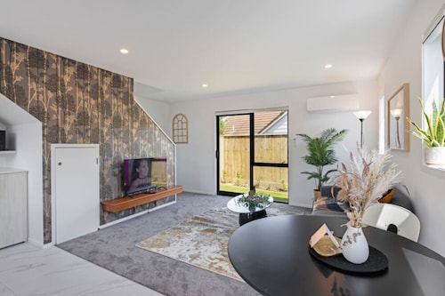 Cosy Retreat at Biddle Crescent