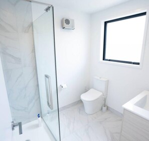 Hair dryer - The Biddle Haven: 2BR Retreat (Lower Hutt)