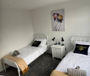 2 bedrooms, iron/ironing board, WiFi, bed sheets