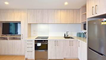 Fridge, microwave, oven, stovetop