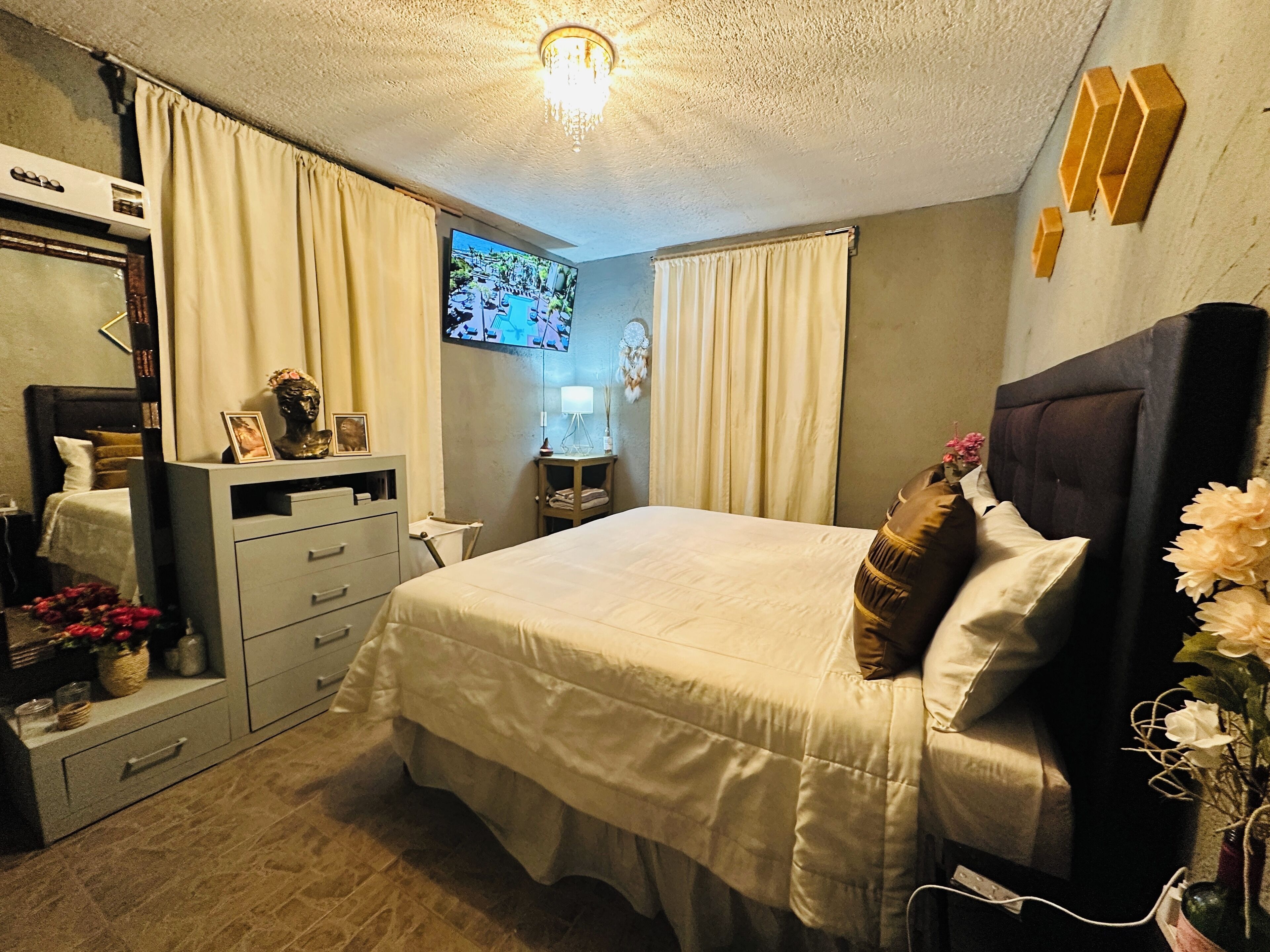 4 Schlafzimmer, Schreibtisch, Bügeleisen/Bügelbrett, kostenloses WLAN