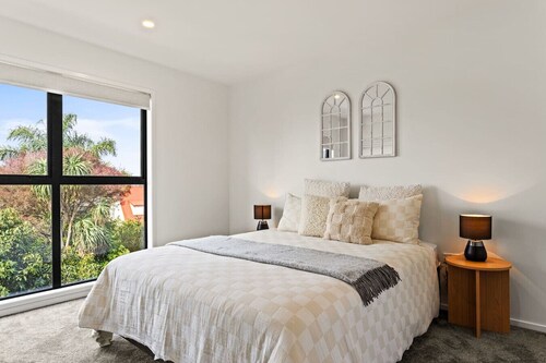 Stunning Mount Albert 2 Bed