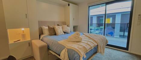 1 habitación, tabla de planchar con plancha, wifi y ropa de cama