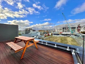 Outdoor dining - High-rise CBD Luxury Apartment (Christchurch)