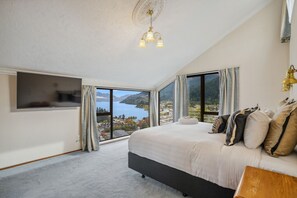 5 bedrooms, desk, iron/ironing board, free WiFi